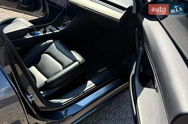 Седан Tesla Model 3 2019 в Харкові