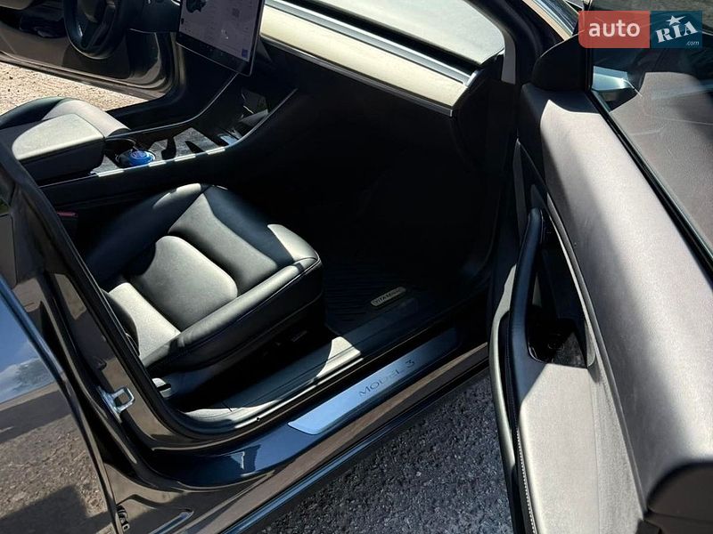 Седан Tesla Model 3 2019 в Харкові