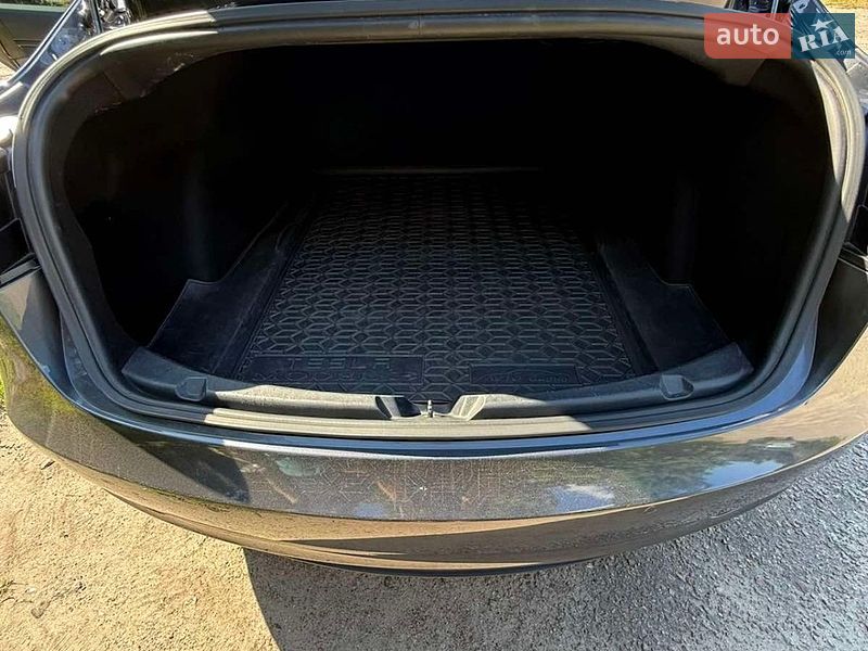 Седан Tesla Model 3 2019 в Харкові