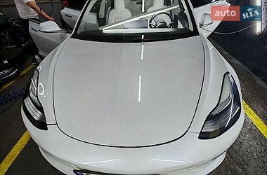 Tesla Model 3  2019