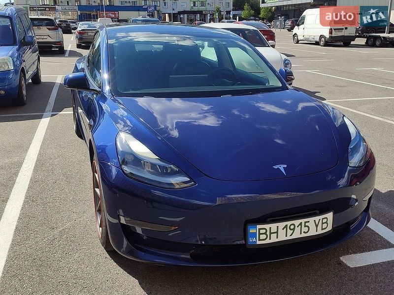 Седан Tesla Model 3 2021 в Києві