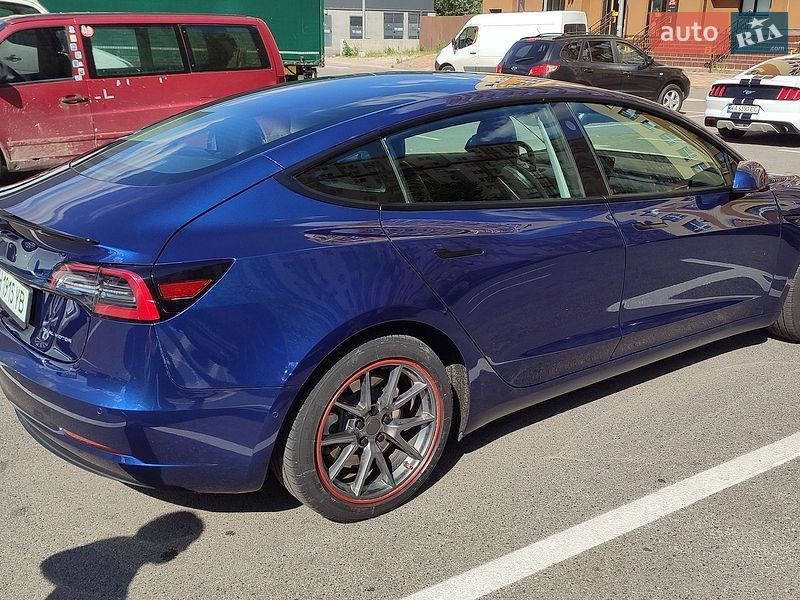 Седан Tesla Model 3 2021 в Києві