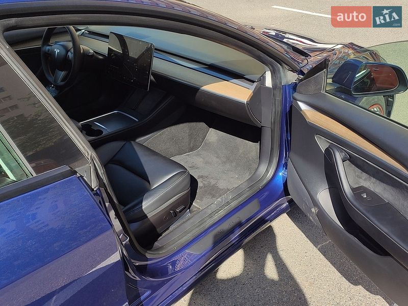 Седан Tesla Model 3 2021 в Києві