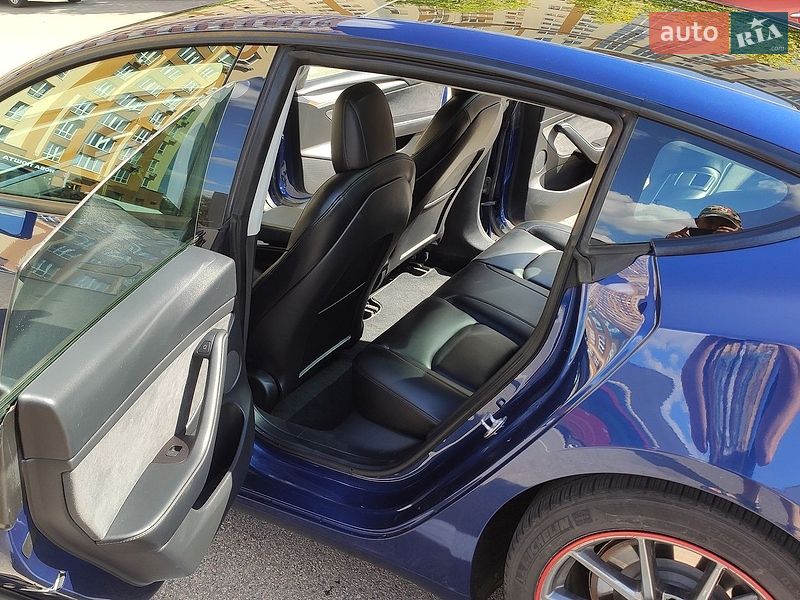 Седан Tesla Model 3 2021 в Києві