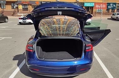 Седан Tesla Model 3 2021 в Києві