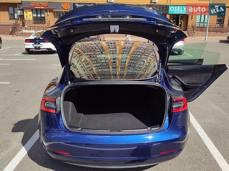 Седан Tesla Model 3 2021 в Києві