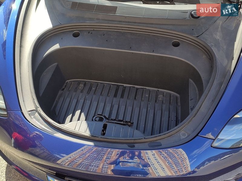 Седан Tesla Model 3 2021 в Києві
