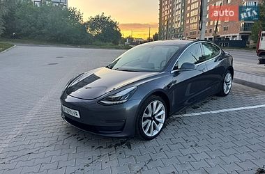 Tesla Model 3 2020