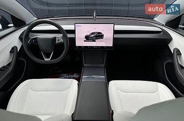 Седан Tesla Model 3 2024 в Луцке
