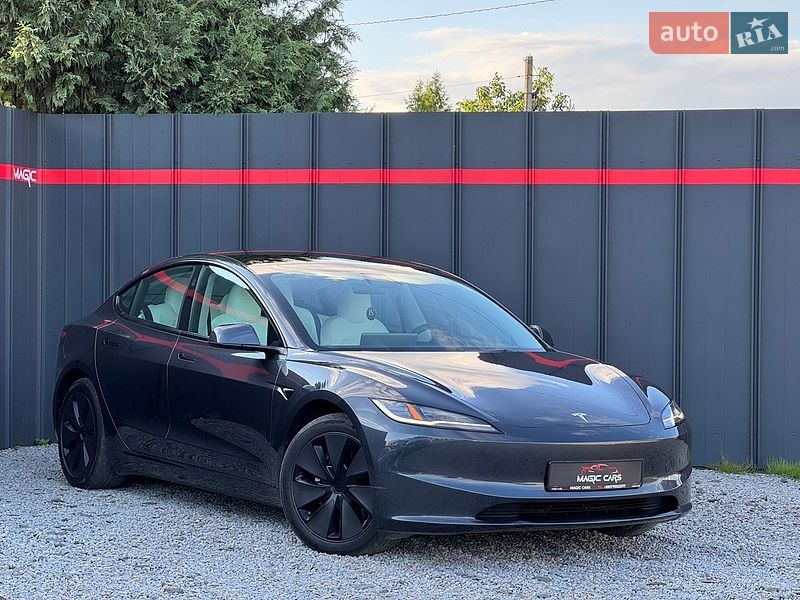 Седан Tesla Model 3 2024 в Луцке