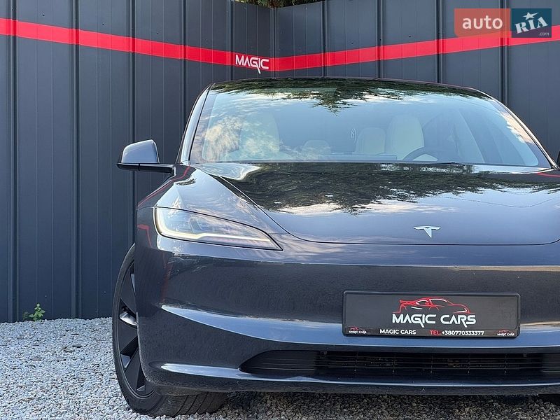 Седан Tesla Model 3 2024 в Луцке