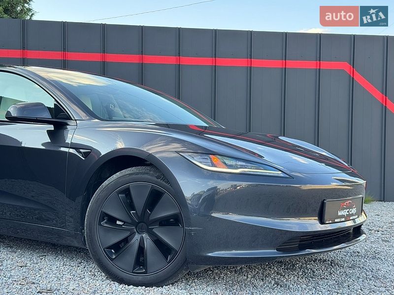 Седан Tesla Model 3 2024 в Луцке