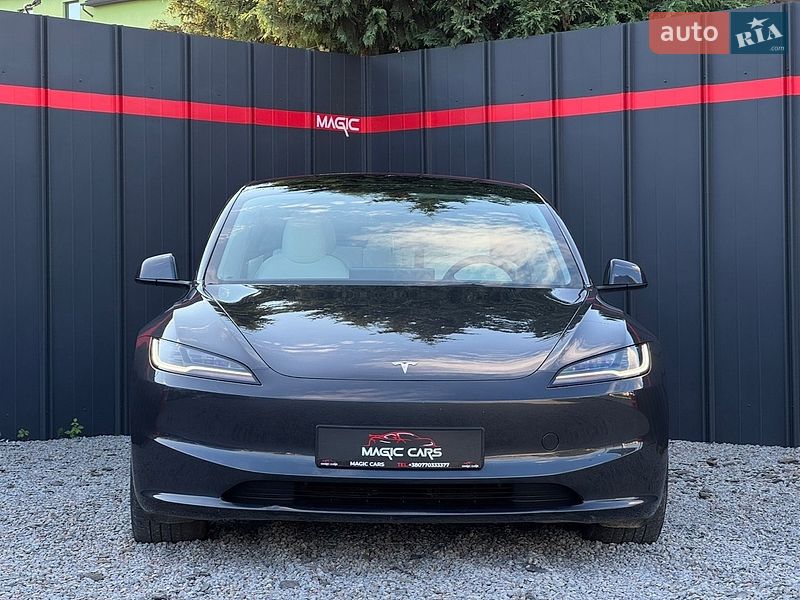 Седан Tesla Model 3 2024 в Луцке