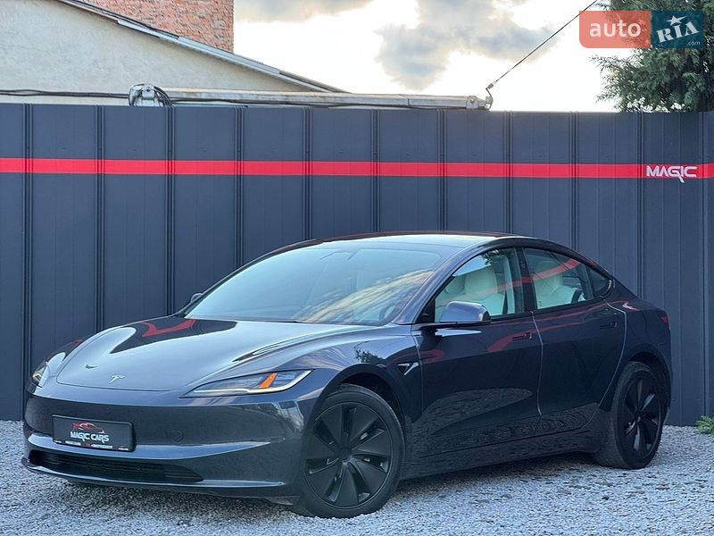 Седан Tesla Model 3 2024 в Луцке