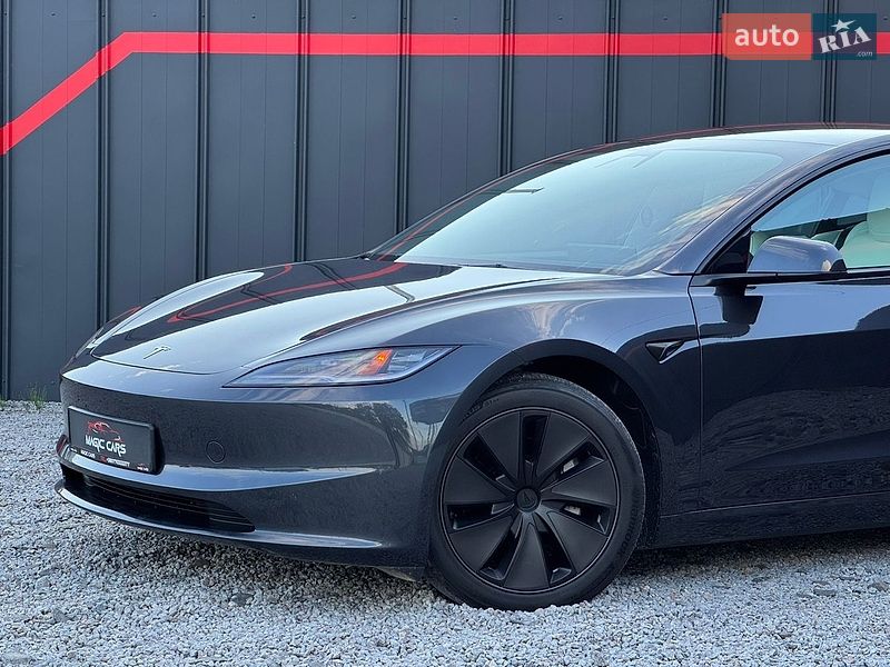 Седан Tesla Model 3 2024 в Луцке