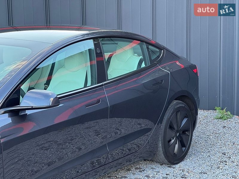 Седан Tesla Model 3 2024 в Луцке