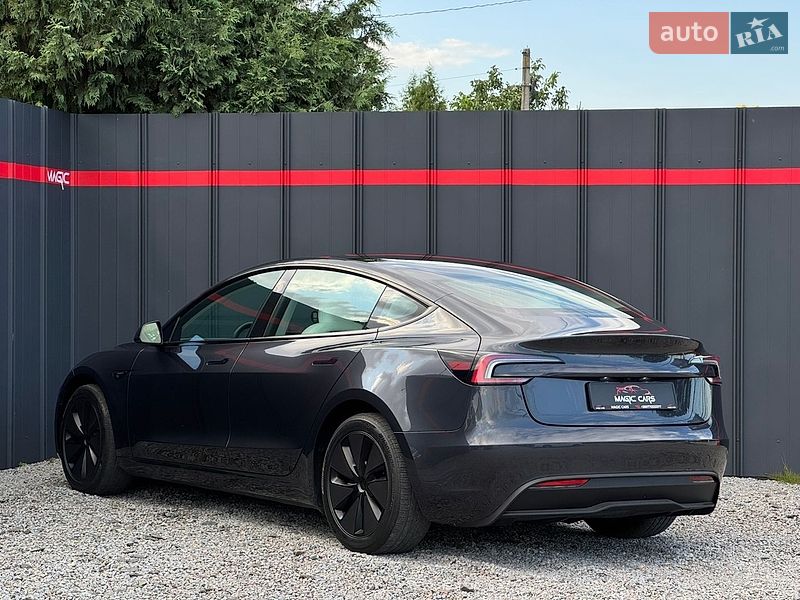 Седан Tesla Model 3 2024 в Луцке