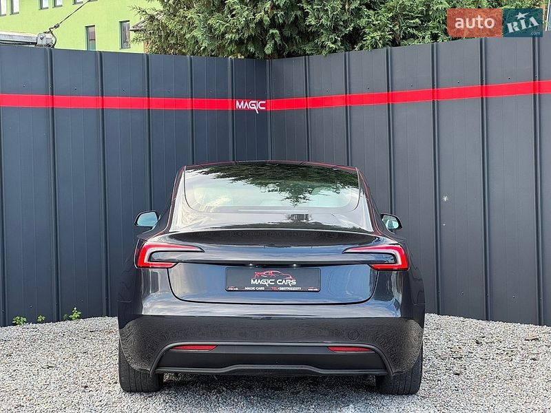 Седан Tesla Model 3 2024 в Луцке