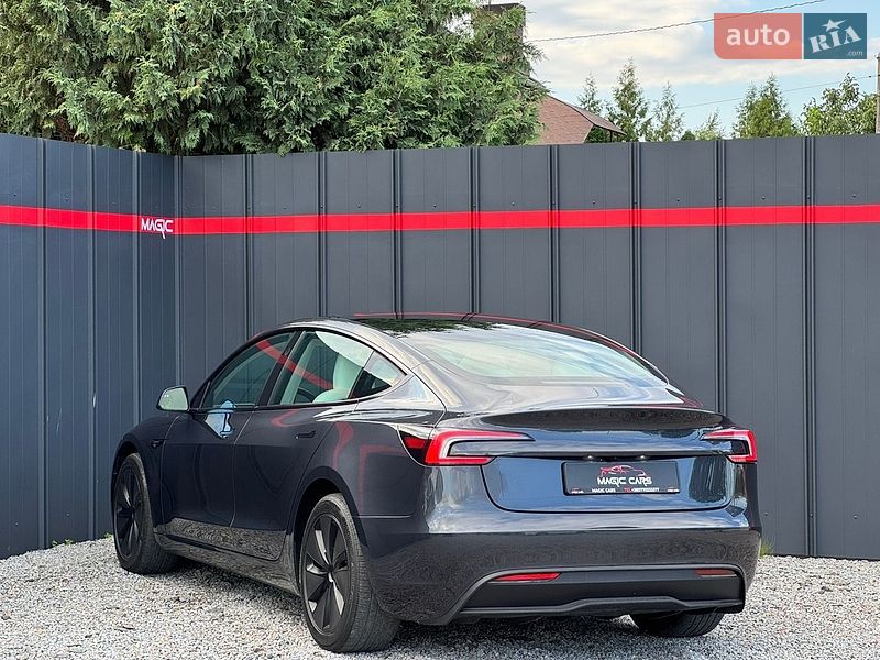 Седан Tesla Model 3 2024 в Луцке