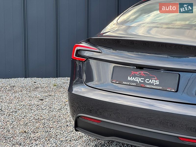 Седан Tesla Model 3 2024 в Луцке