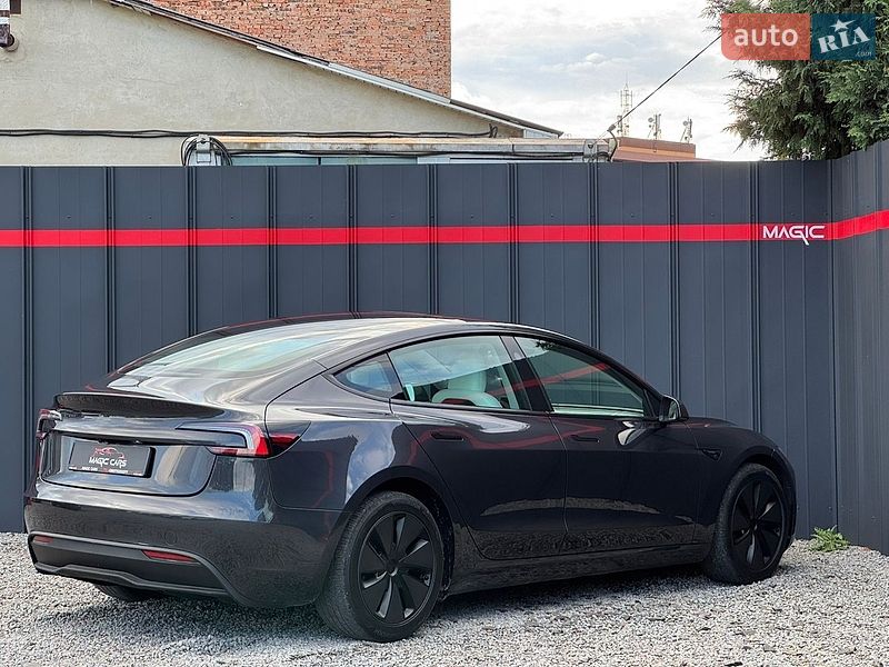 Седан Tesla Model 3 2024 в Луцке