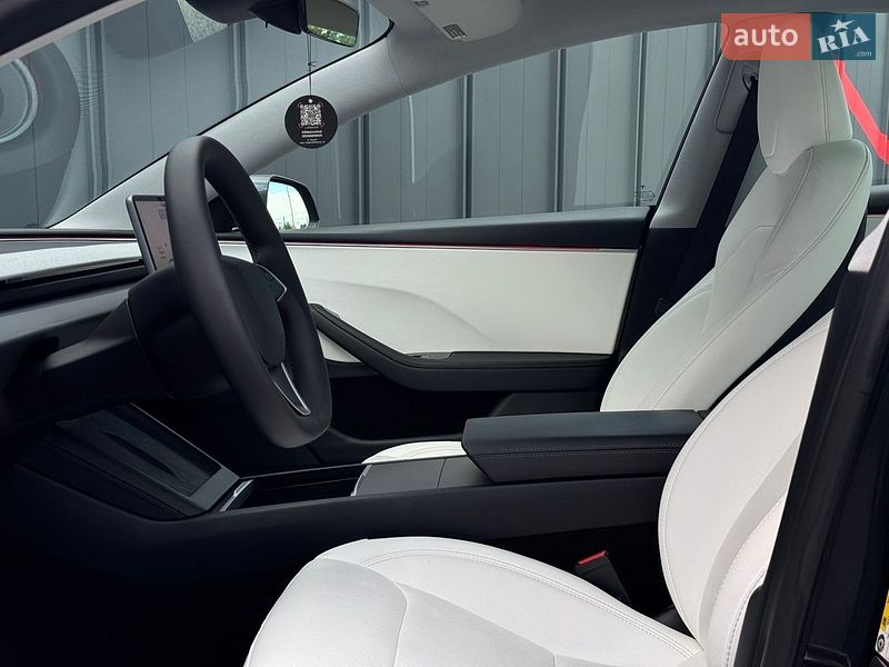Седан Tesla Model 3 2024 в Луцке