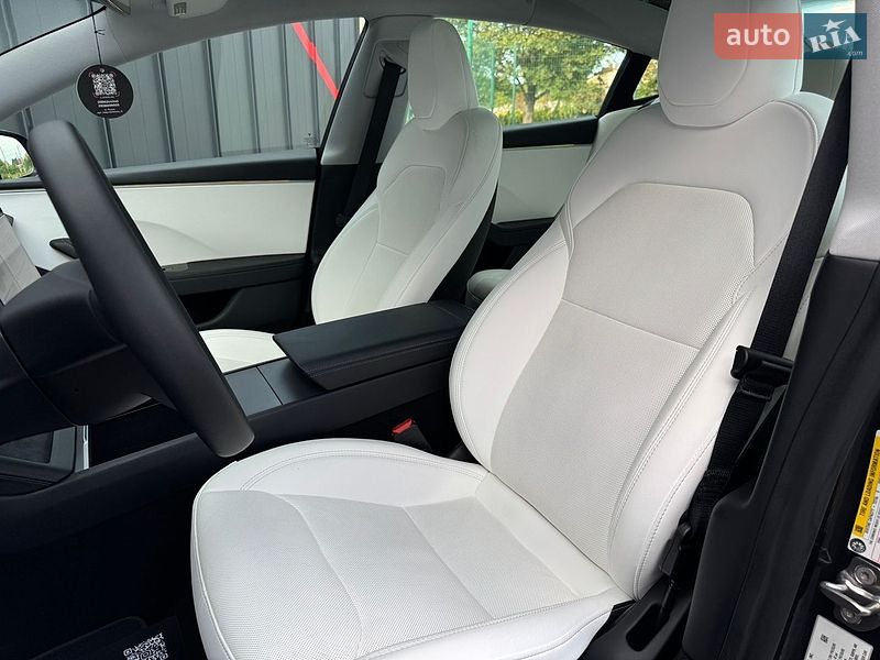 Седан Tesla Model 3 2024 в Луцке