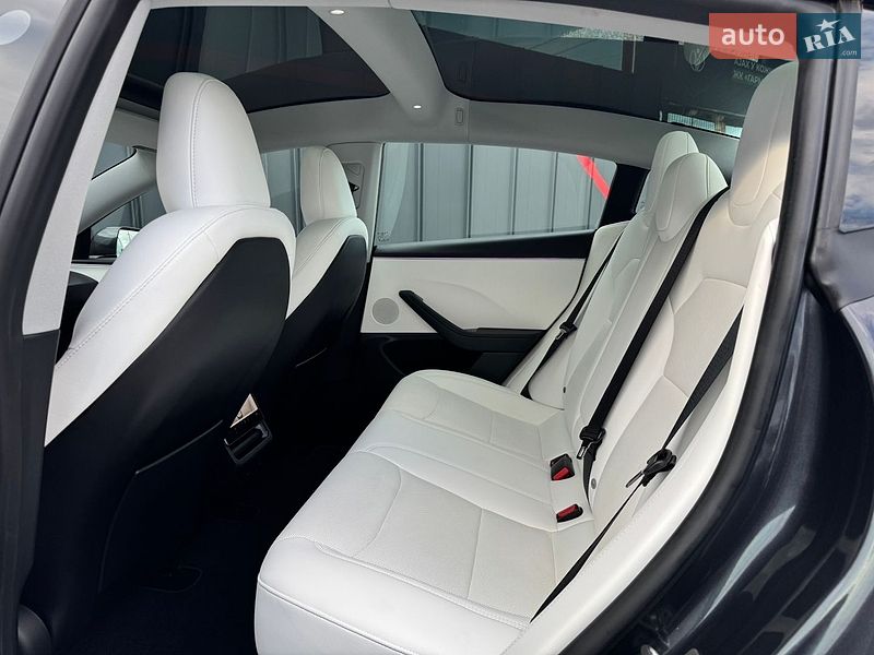 Седан Tesla Model 3 2024 в Луцке