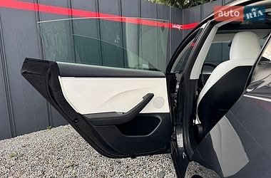 Седан Tesla Model 3 2024 в Луцке