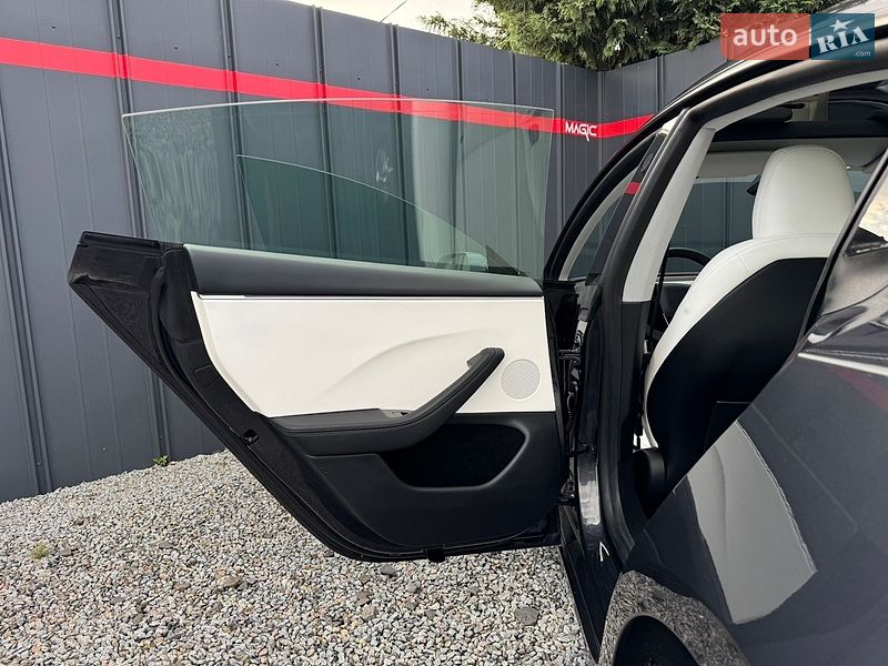 Седан Tesla Model 3 2024 в Луцке
