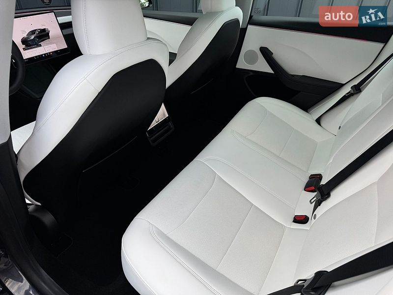 Седан Tesla Model 3 2024 в Луцке