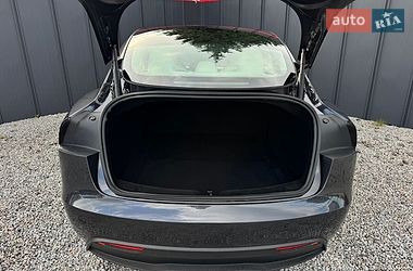 Седан Tesla Model 3 2024 в Луцке