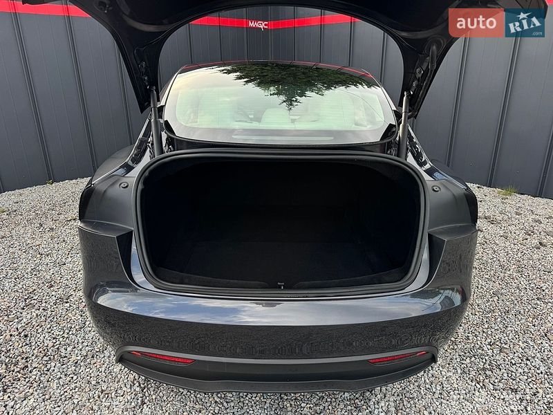 Седан Tesla Model 3 2024 в Луцке