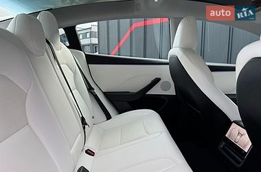 Седан Tesla Model 3 2024 в Луцке