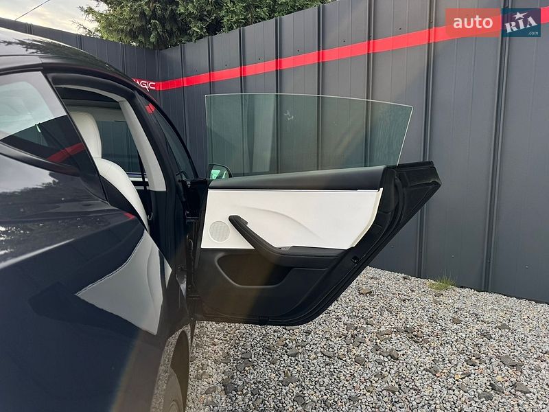 Седан Tesla Model 3 2024 в Луцке