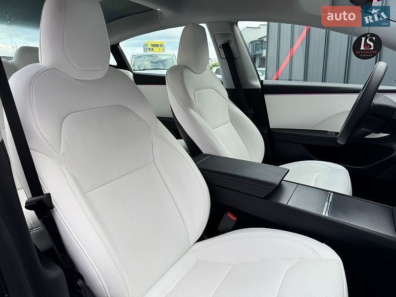 Седан Tesla Model 3 2024 в Луцке