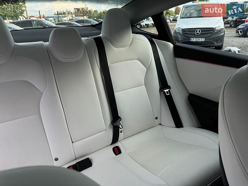 Седан Tesla Model 3 2024 в Луцке