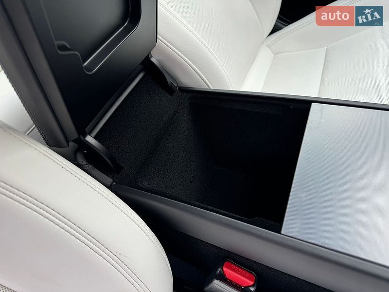 Седан Tesla Model 3 2024 в Луцке