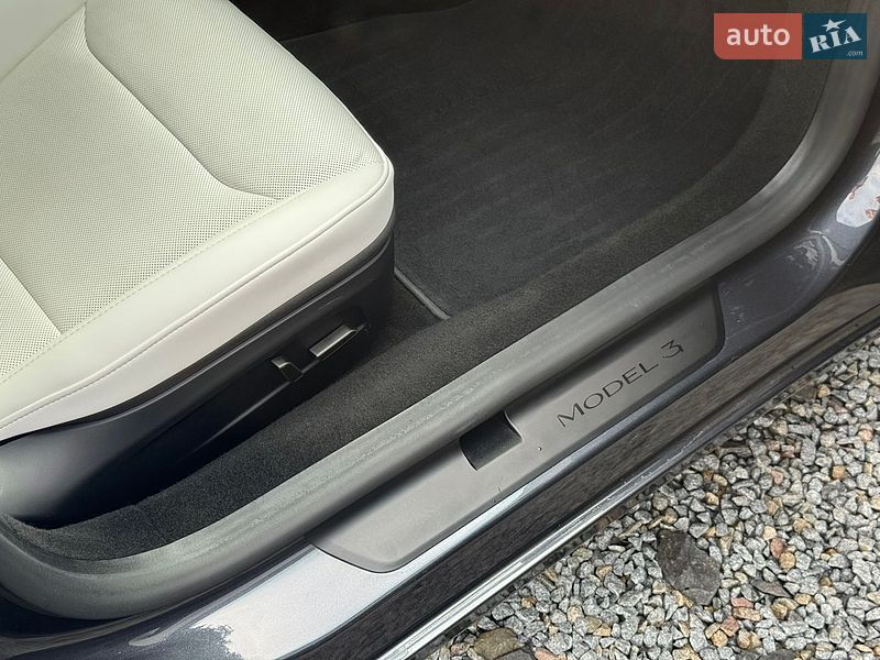 Седан Tesla Model 3 2024 в Луцке