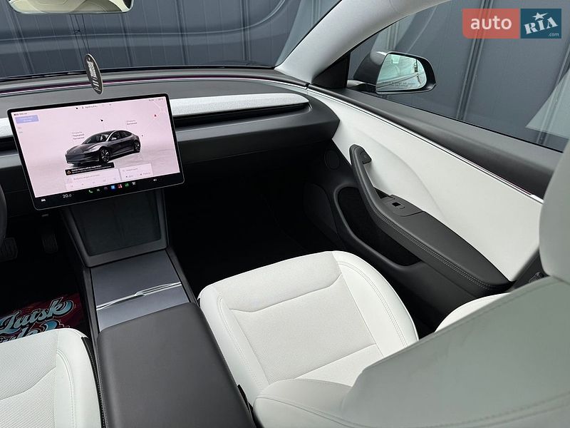 Седан Tesla Model 3 2024 в Луцке