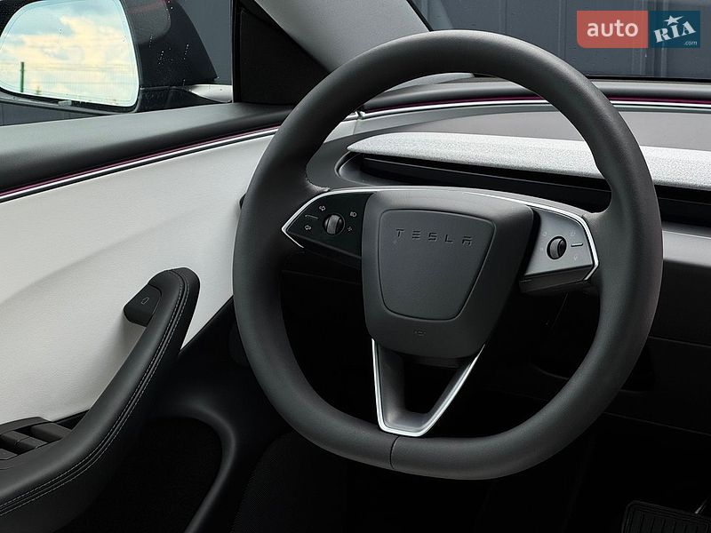 Седан Tesla Model 3 2024 в Луцке