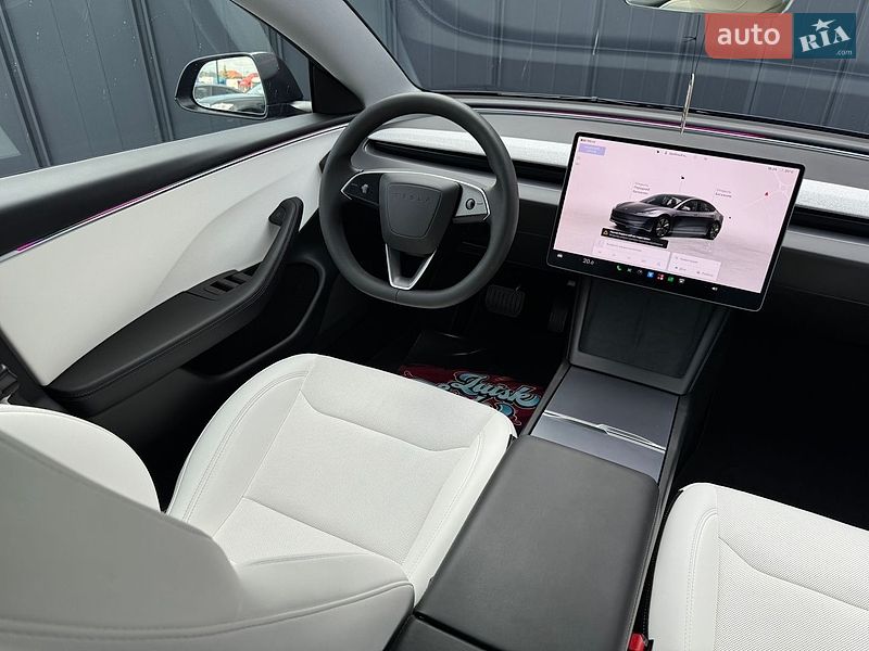 Седан Tesla Model 3 2024 в Луцке