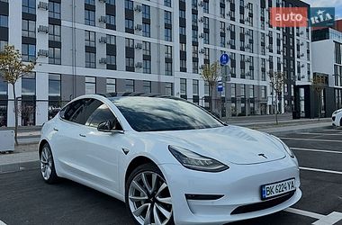 Tesla Model 3  2019