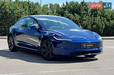 Tesla Model 3  2024