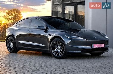 Tesla Model 3  2025