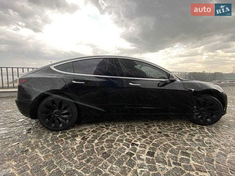 Седан Tesla Model 3 2019 в Вінниці