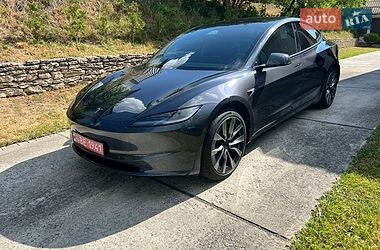 Tesla Model 3  2024