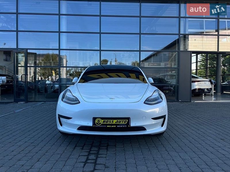 Седан Tesla Model 3 2019 в Івано-Франківську