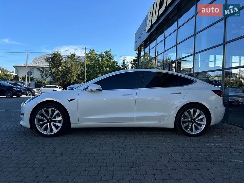 Седан Tesla Model 3 2019 в Івано-Франківську