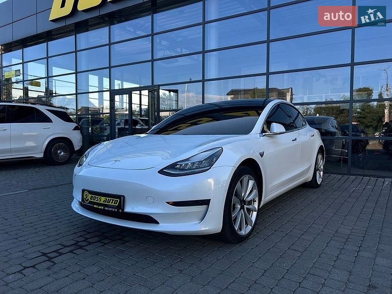 Седан Tesla Model 3 2019 в Івано-Франківську